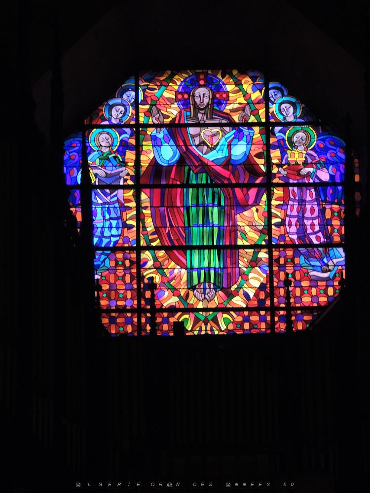 128 Toulon La Cathedrale Les Vitraux.JPG -           